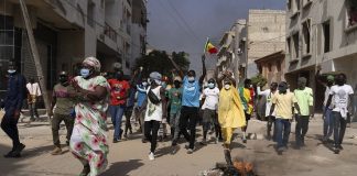Senegal: Nationwide protests against vote delay, 1 dead