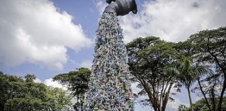 Marine plastic waste turned into school desks and chairs in Kenya Marine plastic waste turned into school desks and chairs in Kenya