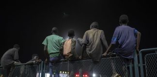 Senegal’s presidential frontrunners end campaigns amid ahead of vote