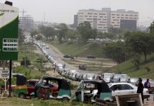 🇳🇬 Frustration for Nigerians facing fuel shortage and rising prices