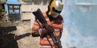 Police and soldiers from Guatemala, El Salvador arrive for Haiti mission Police and soldiers from Guatemala, El Salvador arrive for Haiti mission