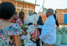 Perezida w’Uburundi yatanze umushahara we w’amezi 6 ngo ufashe abarwayi